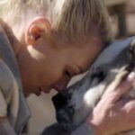 Nicky Whelan Instagram - Our episode of @bondi_vet is out now and we love it! Doctor Arvid comes to @spiritofanimalsrescue please click the link in my bio to watch the full ep ! #rescue #bondivets #savinganimals 🙏🏼🐍🐄🦮🐖🐪🦧🐓🦜🦨🪺❤️