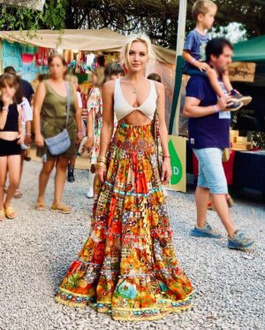 Nicky Whelan Instagram - A few pics from my summer so far ! London, Ibiza and a touch of Paris. My heart is smiling with all the new friends I made and adventures I went on. 🥰Time to go home and be with yoda. ❤️ I have lots more travelling this year… quick pit stop in LA 🤓#grateful #LOVE #Travel 👙✈️🏩