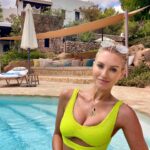 Nicky Whelan Instagram - Loving Ibiza everyday ! meditate - hike - sun - sleep - eat - repeat (and a little partying) 🫢 Our magical escape has bought so much magic and adventures ! Love you so much @morgannyc #grateful #healthylifestyle #ibiza 🙏🏼🪷👟🥗🧘🏼‍♀️🔮👙