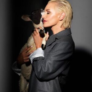 Nicky Whelan Instagram - Thankyou @jejunemag magazine for this spread and interview! I spoke with the magazine about @spiritofanimalsrescue @lc4a and all the wonderful work these organizations do for animals. Click the link in my bio for the full interview and more pics ! We had an incredible crew to put this shoot together and was shot by the legend @robertlynden #jejunemagazine @creativeprinc 💋✌🏼