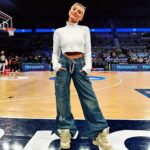 Nicky Whelan Instagram - Back in Melbourne to see my favorite team @melbunited kick ass tonight and win ! Sitting across the way commentating was the one and only @andrewgaze10 who I once was a cheerleader for with the Melbourne Tigers. Some of my greatest memories. Thank you to the legend @thevoiceofmelbourne It is good to be back in Australia 🇦🇺🔥❤️