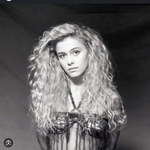 Nicole Eggert Instagram - #harrylangdon  What u got 90’s? @celebstyleguide - the boots