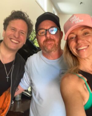 Nicole Eggert Instagram - We’ve been workin’ on a thing 😉🎶

@baywatchtheamericandream 

Swipe for all the fun … and be sure to bust out your red swimsuit !!! ❤️

#baywatch #tvtheme #music #friends