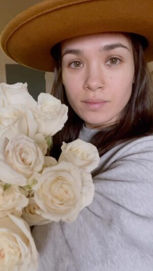 Nicole Gale Anderson Instagram - @gigipip Processing flowers for this weekend’s wedding   sweet working mama moments. 🌹 ♥️ #thehatsiwear
