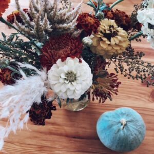 Nicole Gale Anderson Instagram - Cozy sweaters, spicy pumpkins, old books, warm tea, crunchy leaves, jazzy music, fuzzy blankets, crackling fireplaces, wool socks, dewy mornings, snuggly kittens. Anyone else this excited for fall?!! 🍁❤️
