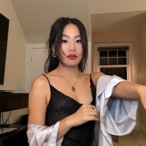 Nicole Kang Instagram - 💝💝💝 happy holiday 🥀 sending you and yours a big squeeze and wishing you a good long walk with new stories ✌🏽