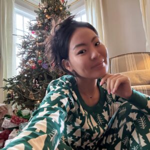 Nicole Kang Instagram - 💝💝💝 happy holiday 🥀 sending you and yours a big squeeze and wishing you a good long walk with new stories ✌🏽