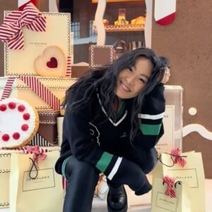 Nicole Kang Instagram - Smelling like a ginger biscuit w/ @jomalonelondon Ty for taking me out of ⛸️⛸️retirement for such a beautiful day ❄️🥂
#jomalonexglide #jomalonelondonxglide