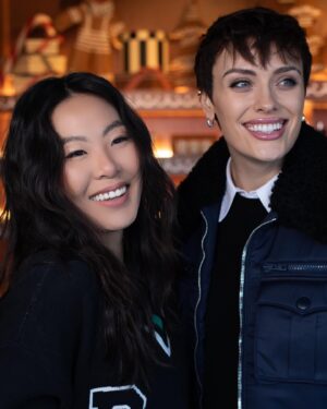Nicole Kang Instagram - Smelling like a ginger biscuit w/ @jomalonelondon Ty for taking me out of ⛸️⛸️retirement for such a beautiful day ❄️🥂
#jomalonexglide #jomalonelondonxglide