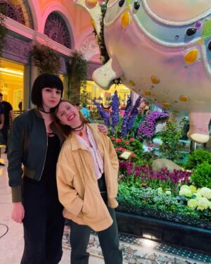 Nicole Tompkins Instagram - @nikileetompkins and I in hanging in Vegas.