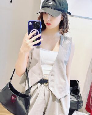 Nicole Ishida Instagram - いつかの私服。

@zara 

 @prada