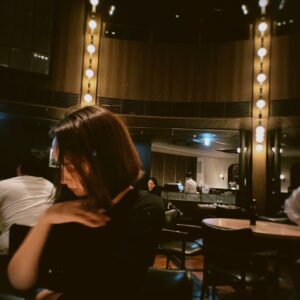 Nicole Ishida Instagram - 33歳になりました。

たくさんのメッセージ
ありがとうございました！

これからもよろしくお願いします☺️

美味しいお肉と大好きなクラブケーキたべた🤗

#Lv33