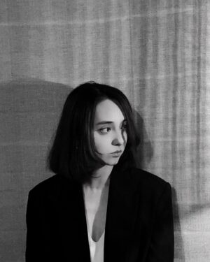 Nicole Ishida Instagram - new me👋🏻

ずっと切ろっかなって思って
ウィッグも買ってみたりしてたけど
ついにやりました。
結構切ったなw

どう？