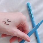 Nicole Ishida Instagram - デジャヴュ 密着アイライナー 極細クリームペンシル ダークブラウン 新発売の極細クリームペンシル使ってみたら、 滑らかな書き心地で、目を目立たせつつも極細ラインが描けて、滲みにくい^ ^ ナチュラルメイクでアイライナーだけすこし長めに引いても 柔らかい色合いだから目に馴染むよ☺️ 極細クリームペンシルがバラエティストア、イミュECに加えて、 3月24日(金)に全国のドラッグストア、大型スーパーで発売されているのでみなさんもチェックしてみてね☺️✨ #タイアップ #デジャヴュ #極細クリームペンシル