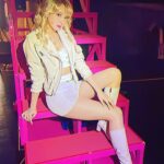 Nicole Ishida Instagram - MEAN GIRLS 本日大千穐楽でした🎀 レジーナをやると決まってから 6キロ減量し 映画を何回もみて 歌もめっちゃ練習して。 さらには人生初の肉じゅんばんをつけw レジーナにたくさん 教えてもらったこともありました。 最後までありがとうございました！ ピンクみつけると 思い出すんだろうなぁ。w プラスティックスを 愛してくださり ありがとうございました😊 #meangirls #ミーンガールズミュージカル