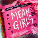 Nicole Ishida Instagram - MEAN GIRLS 本日大千穐楽でした🎀 レジーナをやると決まってから 6キロ減量し 映画を何回もみて 歌もめっちゃ練習して。 さらには人生初の肉じゅんばんをつけw レジーナにたくさん 教えてもらったこともありました。 最後までありがとうございました！ ピンクみつけると 思い出すんだろうなぁ。w プラスティックスを 愛してくださり ありがとうございました😊 #meangirls #ミーンガールズミュージカル
