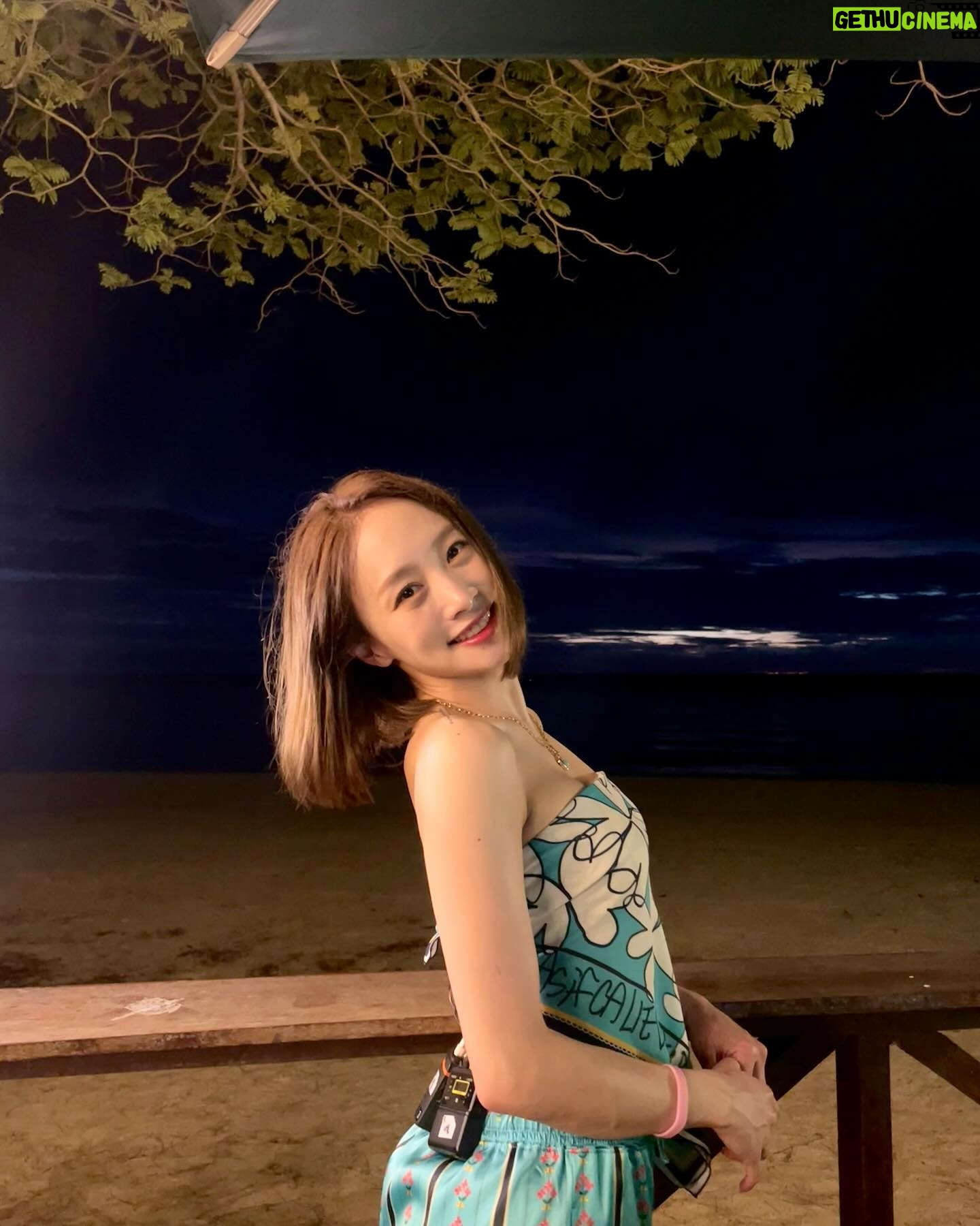 Nicole Jung Instagram - 니 귓가에 대고 말할게 니가 좋아아🫶 일주일 남았다구 3월27일🙈 #나만없어카라#웨이브#wavve