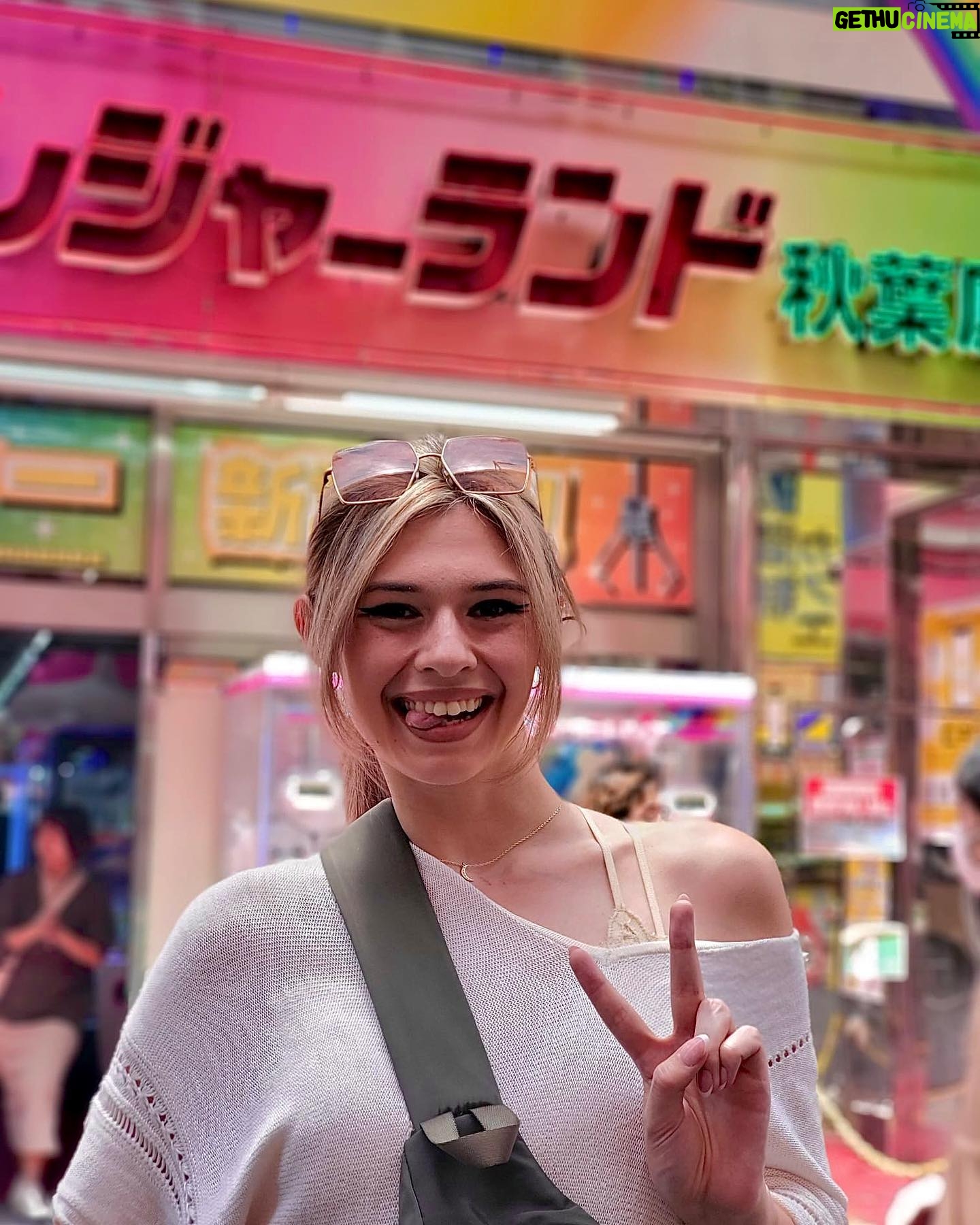 Nicole Maines - 15.9K Likes - Pt. 1: Tokyo 🗾🗼