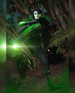 Nicole Maines Instagram - “I am EVIL! Have I made myself clear?” 💚🖤💚 📸: @photosaiyan #cosplay #Shego #kimpossible