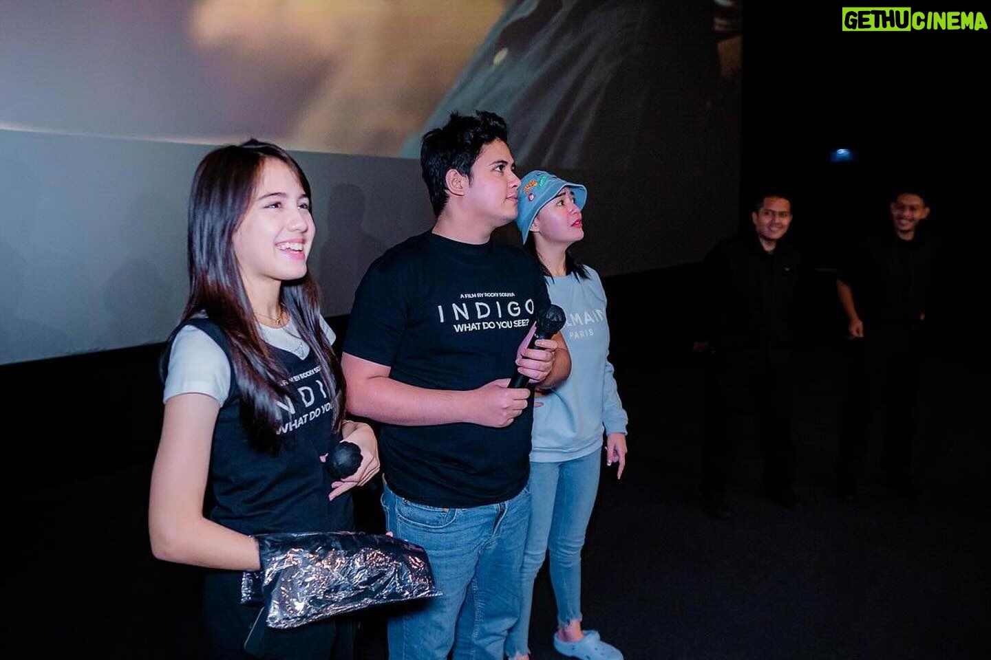 Nicole Rossi Instagram - Today para cast INDIGO akan cinema visit ke CCM (Cibinong City Mall) XXI . Sampai ketemu CCM siang nanti yaahh sahabat Indigo 🖤 Slide ke 2 & 3 keseruan sahabat INDIGO di CGV Mega Bekasi dan di XXI Depok D Mall . Buat kamu yag belum menjadi sahabat INDIGO, yuk langsung ajak keluarga, teman, sahabat, gebetan kamu🥰 untuk nonton INDIGO . Sedang tayang di Bioskop 🖤 #FilmIndigo #Indigo