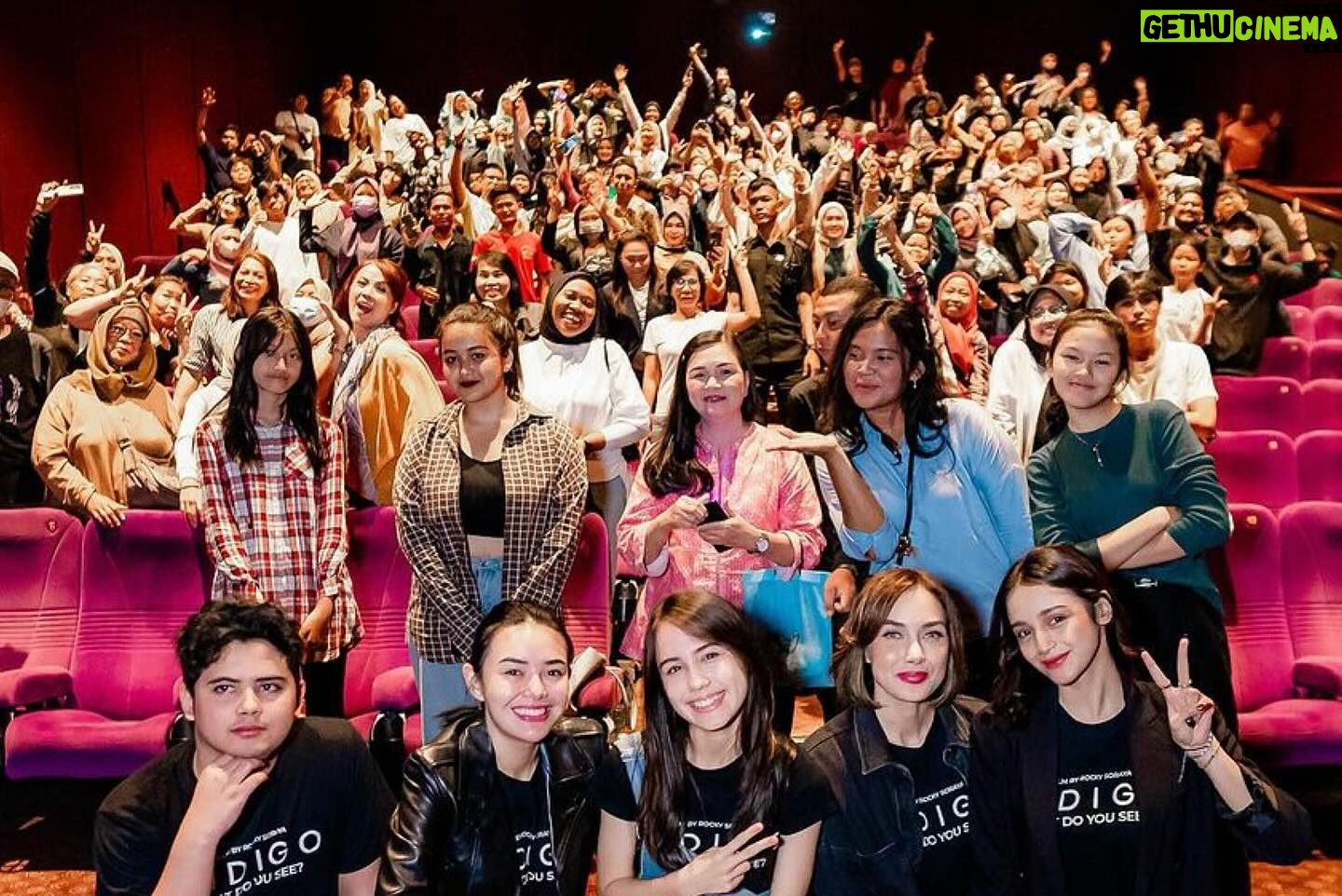 Nicole Rossi Instagram - Keseruan kita cinema visit di hari ke 1 & ke 2 di blok M Square XXI dan Koja Trade Mall XXI rame banget ! Terimakasih banyak untuk teman-teman semuanya yang sudah datang buat nonton film INDIGO 🖤 Hari ini cast indigo akan cinema visit ke CGV The Kings Shopping Centre, Bandung . Jangan lupa kasih tau dan ajak teman-teman lainnya buat nonton film INDIGO ya🖤 Siapa nih disini yang sudah ketemu WIDURI?? Indigo sedang tayang di Bioskop . #FilmIndigo #Indigo