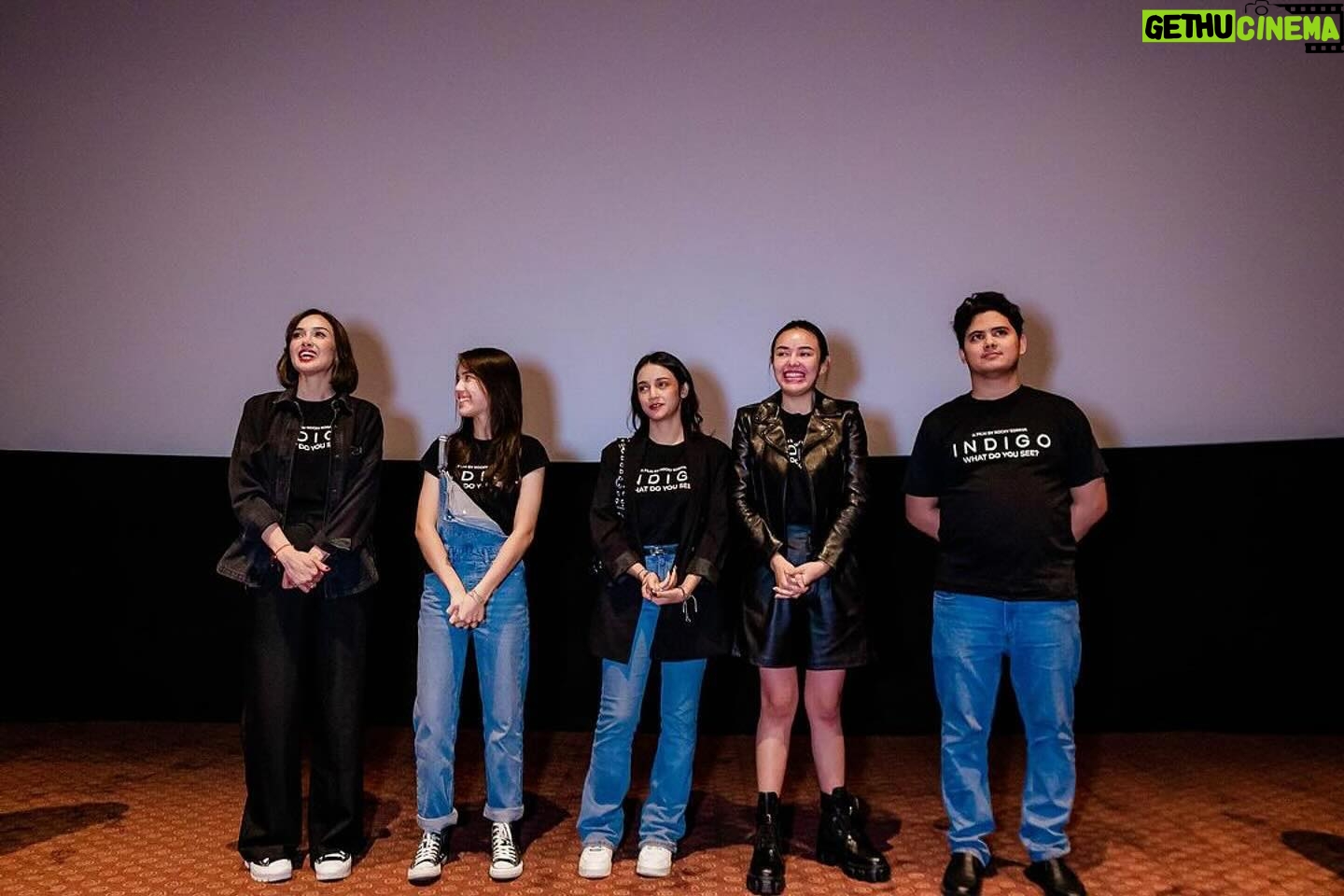 Nicole Rossi Instagram - Keseruan kita cinema visit di hari ke 1 & ke 2 di blok M Square XXI dan Koja Trade Mall XXI rame banget ! Terimakasih banyak untuk teman-teman semuanya yang sudah datang buat nonton film INDIGO 🖤 Hari ini cast indigo akan cinema visit ke CGV The Kings Shopping Centre, Bandung . Jangan lupa kasih tau dan ajak teman-teman lainnya buat nonton film INDIGO ya🖤 Siapa nih disini yang sudah ketemu WIDURI?? Indigo sedang tayang di Bioskop . #FilmIndigo #Indigo