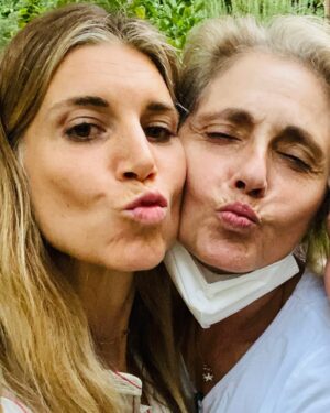 Nicoletta Romanoff Instagram - Questa notte il Signore ha chiamato accanto a Sé la nostra adorata e amatissima Carmela.
Parlando di massime aspirazioni posso dirvi che la mia è di avere la sua dedizione perché il vero successo non risiede in ciò che fai ma in come lo fai. 
Una donna che ha dato la vita per svolgere al massimo la sua professione mentre dava il massimo dell’Amore dentro e fuori casa.
Conoscere una Santa mentre è ancora tra noi non è per tutti, io posso dire a gran voce di aver avuto questo immenso privilegio. 
La sua vita è stata specchio di santità. 
Che le sue preghiere recitate in terra risuonino in cielo e scendano come Grazie sui suoi figli e le sue meravigliose nipotine. 
Mi ha insegnato ad essere una donna migliore, una madre e una figlia migliore, mi ha sostenuto nelle difficoltà con i miei figli, che amava smisuratamente - e loro lei.
Carmela tutto l’Amore che hai riversato in noi ti renda magnifico l’ingresso nei cieli dove sarai accolta come una regina quali sei per i nostri cuori oggi accartocciati dal dolore per questo distacco da te. 
♥️