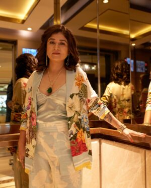 Nidhi Bisht Instagram - Me after getting the AC chamber 😅
Had a great time with my favourite peeps from Maamla Legal Hai, at the #NextonNetflix event! Loving the love that YOU all have poured upon our show :) keep the love coming ❤️🧿🤗

Wearing @mohindia_official @houseoftuhina @ethnicandaz @thepopulor 

Styled by @smitikaur ❤️
Assisted by @sanskruta.b 

HMU by @mirrormirrorofficial ❤️
Photographer @prashandtap 

#maamlalegalhaionnetflix #maamlalegalhai #MLH #poshampapictures #sujata #didi #nidhibisht
