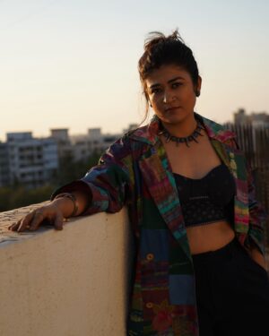 Nidhi Bisht Instagram - 🌞
Maamla Legal Hai | 1 March | only on @netflix_in 

Wearing @capisvirleo @bastoindia @jaypore

Styling team @smitikaur @upasnasingh_official @sanskruta.b 
MUA @muskanguptaaaa_ 

PC @harsh_photogallery
#maamlalegalhaionnetflix #maamlalegalhai #releasingon1stmarch