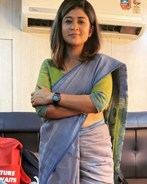 Nidhi Bisht Instagram - Rishwat lene walo se poore 108 baar likhwayengi, SDM madam!! #HomeShanti now streaming on @disneyplushotstar 🏠⛰🚙👨‍👩‍👧‍👦
Wish I had more pictures in this lovely saree by @veerakapuree ma’am ❤️