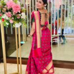 Nidhi Uttam Instagram – Channeling my inner desi diva in this stunning saree ✨💕#southindianweddings #sareevogue #sareelove #family