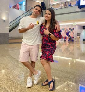 Nidhi Uttam Instagram - Jab we met😍🥳🥰 @ayush_viz & @sakshikohli02 @themohitpathak