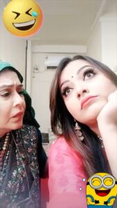 Nidhi Uttam Instagram - I am such a brave one😂😂😂 with my pretty onscreen maa🥰 @medhajambotkar ♥️ #throwback #shootdairies #comedy #comedyreels #missthosedays #nandini #bhabhimaa #yrkkh