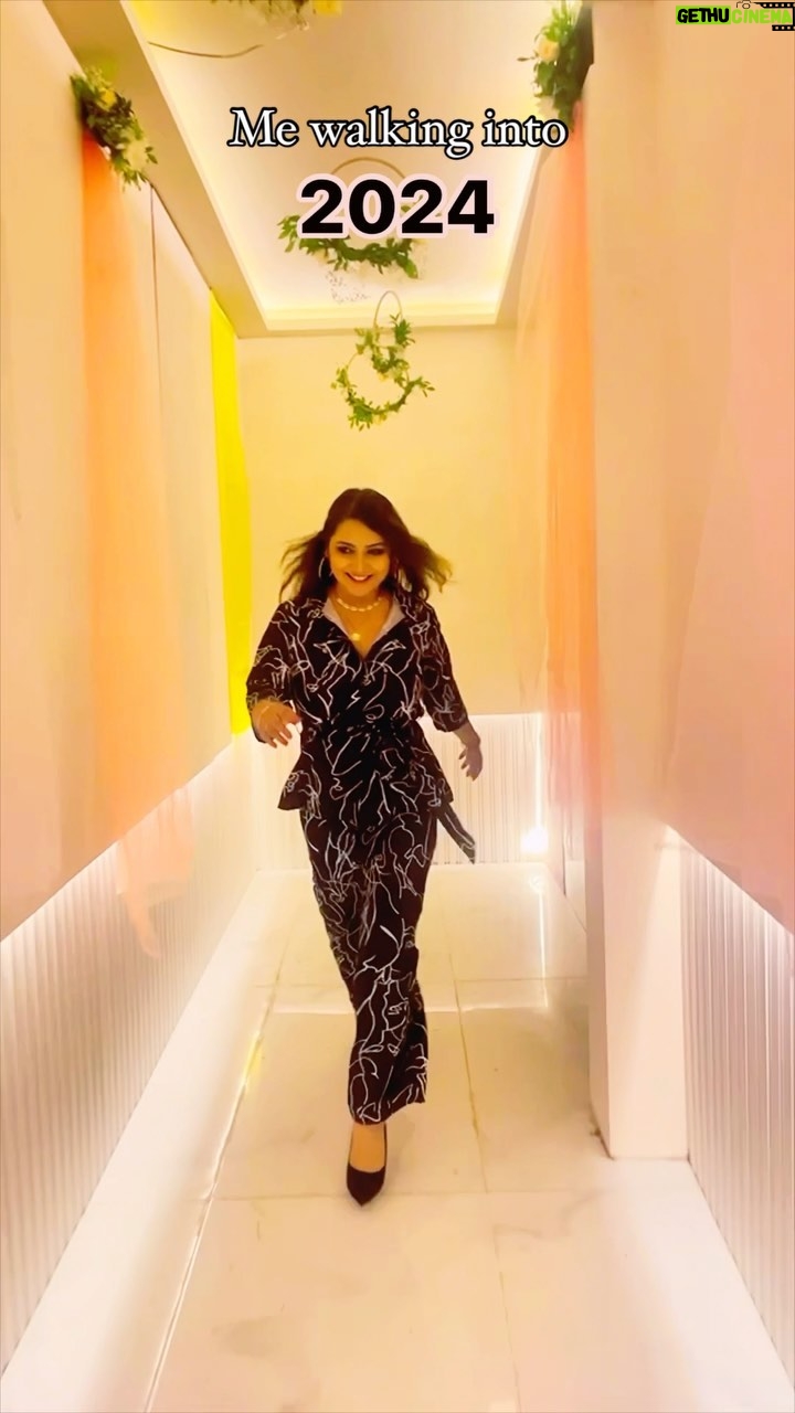 Nidhi Uttam Instagram - Bidding adieu to the precious moments of ‘ 2023 ‘, with a heart full of gratitude for its lessons and melodies. 🫶🏼 Now, as the horizon of 2024 beckons, I step forward with hope, weaving dreams into its unfolding canvas, ready to pen a new chapter of ‘ME’♥️ #thankyou2023 #gratitude #gratitudeingoodbye #NewChapter2024 #journeyofdreams #highs #lows