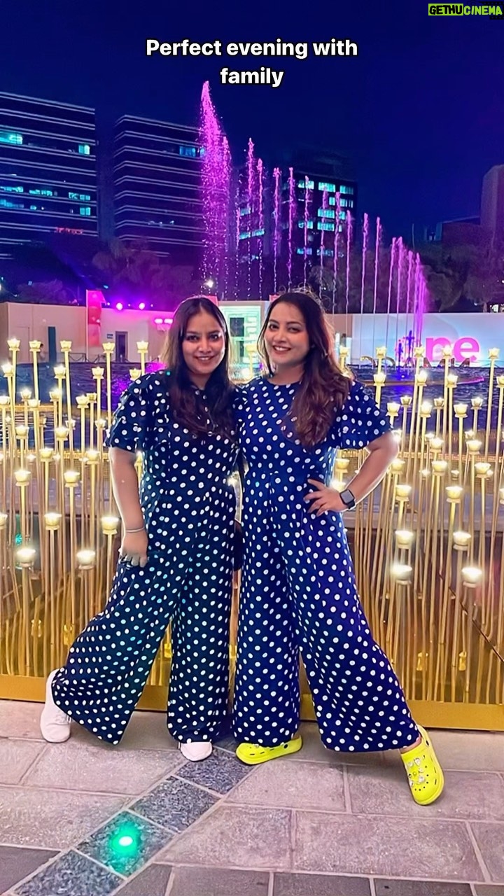 Nidhi Uttam Instagram - An evening at @nmacc.india with family♥️ P.s. - watch till the end to meet my twin😊😊 For those who wish to visit register on their website & reach before 7:30 pm. They have a 30 mins show every day which is spectacular ! ♥️ Have you been to the ‘Fountain of Joy’ at NMACC ?