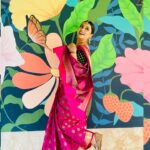 Nidhi Uttam Instagram – Channeling my inner desi diva in this stunning saree ✨💕#southindianweddings #sareevogue #sareelove #family