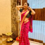 Nidhi Uttam Instagram – Channeling my inner desi diva in this stunning saree ✨💕#southindianweddings #sareevogue #sareelove #family