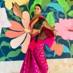 Nidhi Uttam Instagram – Channeling my inner desi diva in this stunning saree ✨💕#southindianweddings #sareevogue #sareelove #family