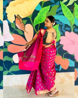 Nidhi Uttam Instagram - Channeling my inner desi diva in this stunning saree ✨💕#southindianweddings #sareevogue #sareelove #family