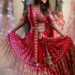 Nidhi Uttam Instagram - Strength in every step, grace in every stumble ~ Pari hoon main 🧚‍♀️ #happydurgapuja #tradional #festivewear #festivities