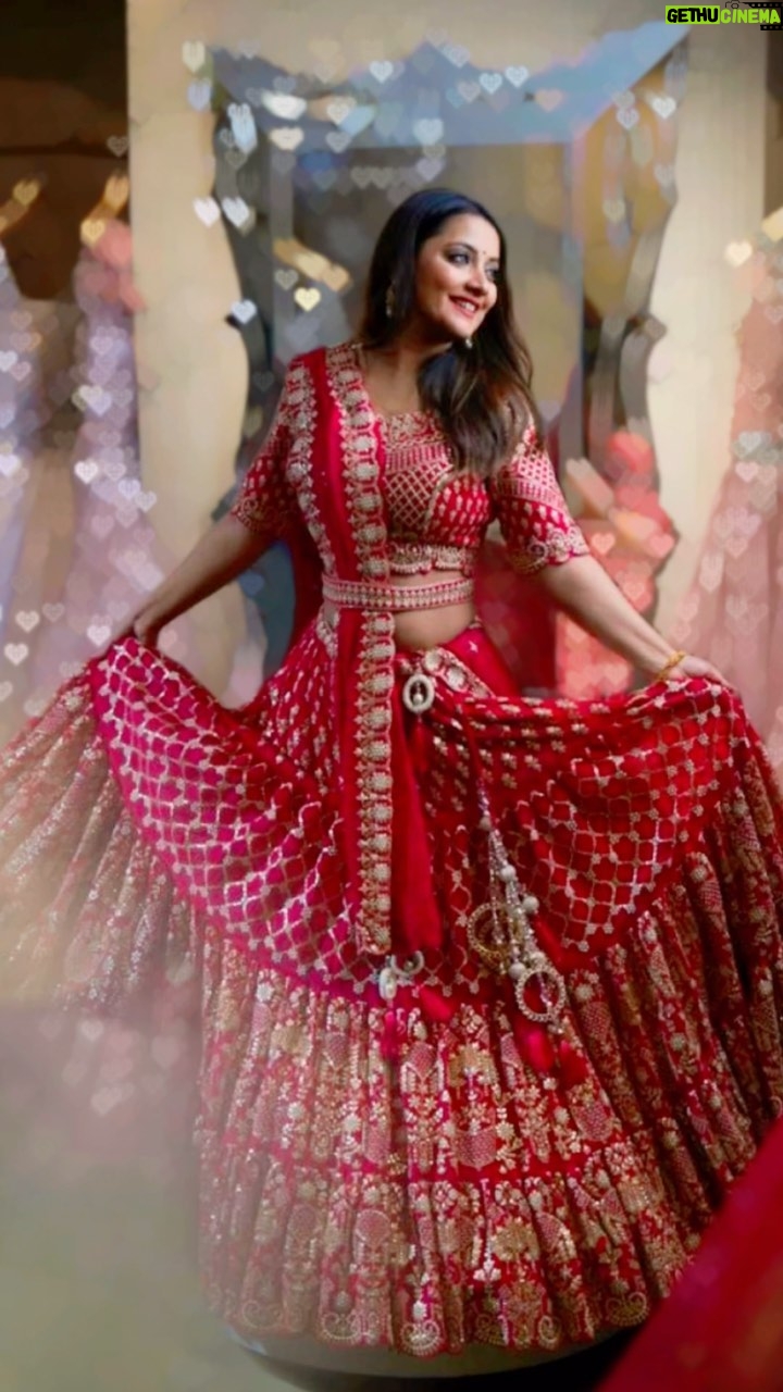 Nidhi Uttam Instagram - Strength in every step, grace in every stumble ~ Pari hoon main 🧚♀️ #happydurgapuja #tradional #festivewear #festivities