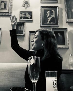 Nihal Yalçın Instagram - Yılda bir en güzel fotomu o çeker @cigdemerken ❤️ 
Ayyy bir de @melocum