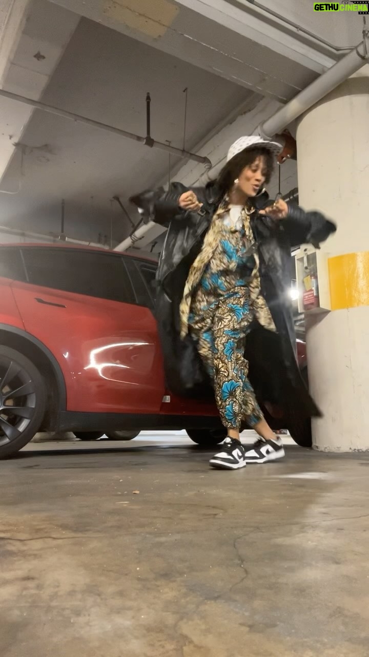 Nika King Instagram - A little pre show freestyle before I hit the stage!! See y’all tonight at Hollywood improv lab. . #followthefunny #nikaking #navi