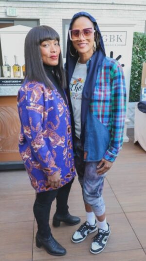 Nika King Instagram - Every time I fix my mouth to complain, I’m reminded of the beauty of awesome experiences. Hollywood has its perks and meeting Angela Bassett is one of them. Portraying strong black mothers on screen is what we do 🙏🏾🙏🏾
.
#rememberwhoyouare #actor #blackactor #hollywood