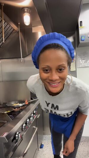 Nika King Instagram - In the kitchen @bluetreecafe 
.
#unbooked #actor #nikaking #euphoria #temporarychef #vegan #vegansoulfood #bluetreecafe
