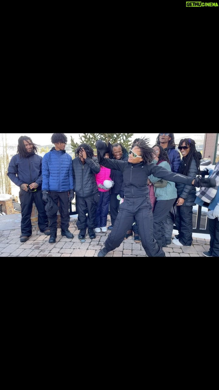 Nika King Instagram - The fam LOC’D and loaded 🎥 @fresh_therapist . #locs #locstyles #locnation #loclivin #locfamily✌🏾️😎💙