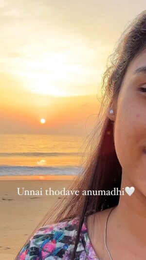 Nikhila Sankar Instagram - Worthu 🤍

#kovalam #sunrise #beach #earlymornings #dawn