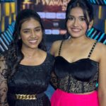 Nikhila Sankar Instagram - There’s no separate picture with you! But very very happy to do a reel for the first time, that too with your song! Love you chella Kutty 💜 #jfw #katchisera #nikhila #samyuktha #trendingreels #jfw