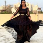 Nikhila Sankar Instagram - This song! 🖤🖤 #kurchimadathapetti . . . . . Earrings : @earingloverz Costume : @designed_by_sindhu Mua & Hairstyle : @lakshmi_stylist PC: @lakshmi_stylist #jfw #black #photoshoot #photos #awards #styling #makeupartist #makeup #hairstyle #dress #ootd