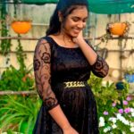Nikhila Sankar Instagram - Love for black 🖤 . . . . . Earrings : @earingloverz Costume : @designed_by_sindhu Mua & Hairstyle : @lakshmi_stylist PC: @lakshmi_stylist #jfw #black #photoshoot #photos #awards #styling #makeupartist #makeup #hairstyle #dress #ootd